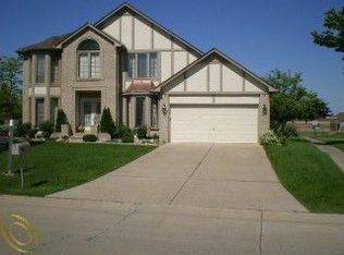 3105 Goldenrod Dr, Rochester Hills, MI 48307