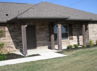 233 Live Oak Ln, Decatur, TX 76234