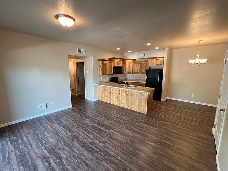 426 W 200th St N #104 — Photo 3