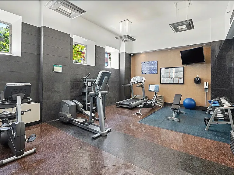 421 W 54th St #4G — Photo 12