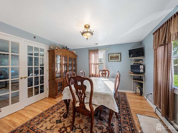 5th image of 23 Radcliffe St