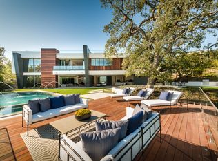 16564 Academia Dr, Encino, CA 91436