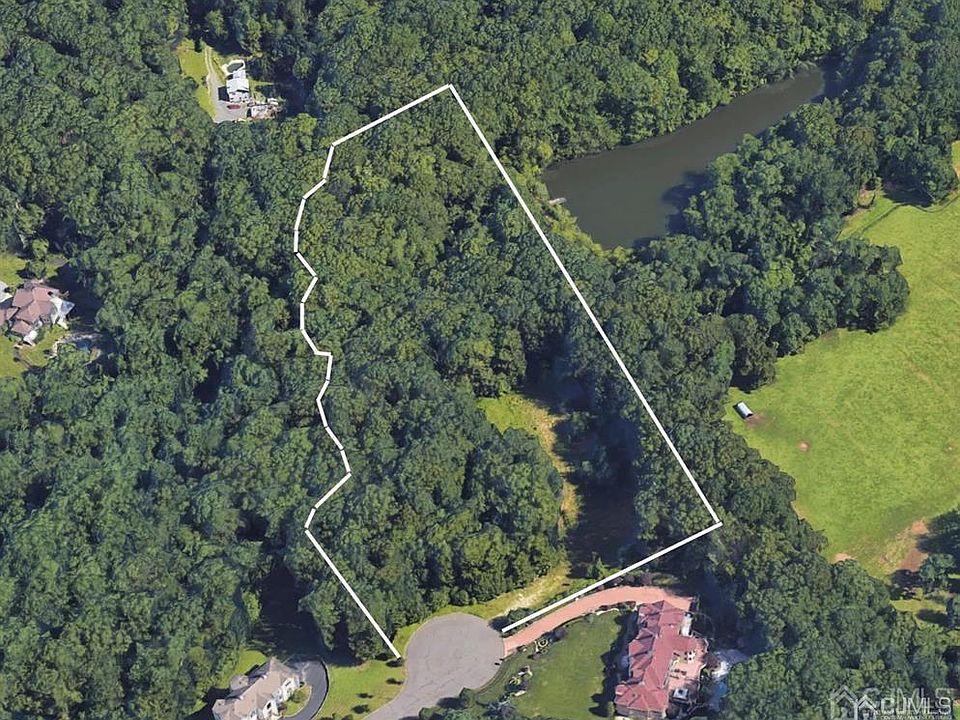 1st image of 214 Walnut Dr