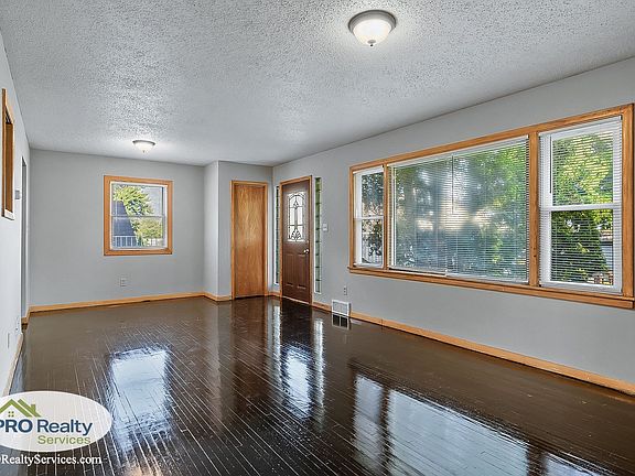 3rd image of 208 2nd St SW