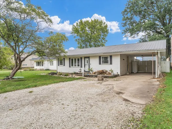 208 S Boyer Ave, Brocton, IL 61917