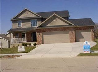 3 Willowbend Ct, Bloomington, IL 61704