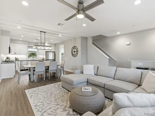 4382 Pacifica Way Unit 4, Oceanside, CA 92056