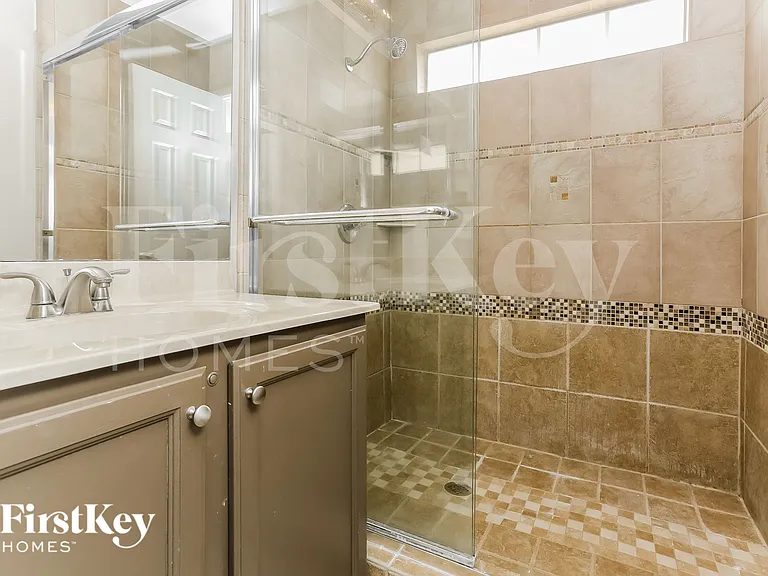 4933 Glenarden Dr — Photo 13
