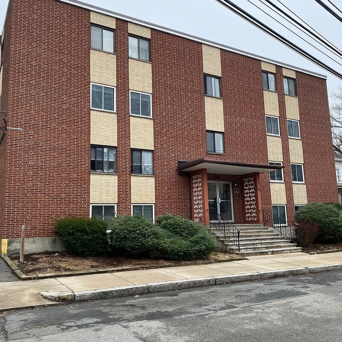2 bed, 1.0 bath, 822 sqft, $2,500 — Photo 1