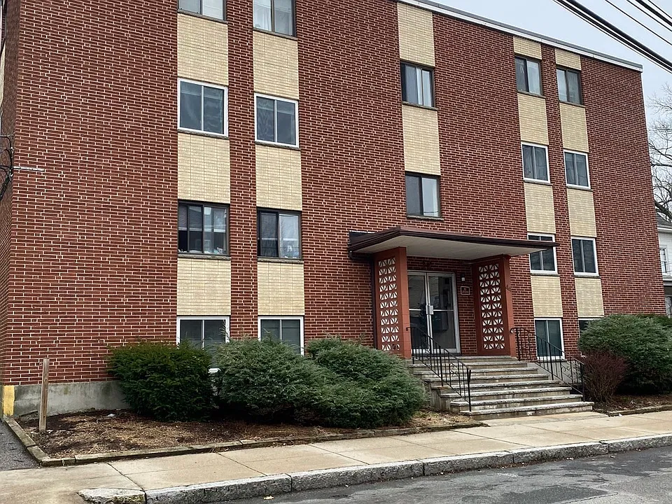 44 Maple St #301