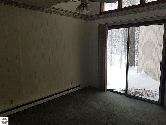3rd image of 1013 Parkview Dr