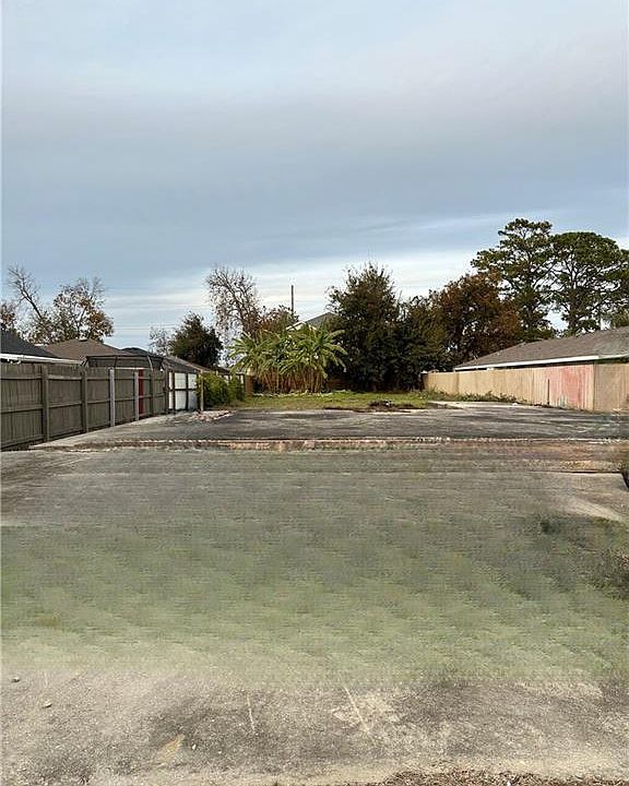 2nd image of 417 W Celestine St
