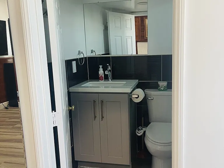 Iris Dr — Photo 2