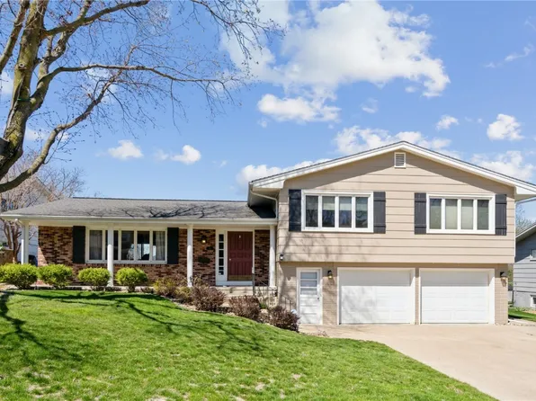 382 Parkland Dr SE, Cedar Rapids, IA 52403