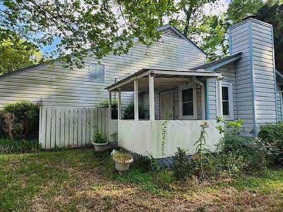 3rd image of 816 Colonial Cir