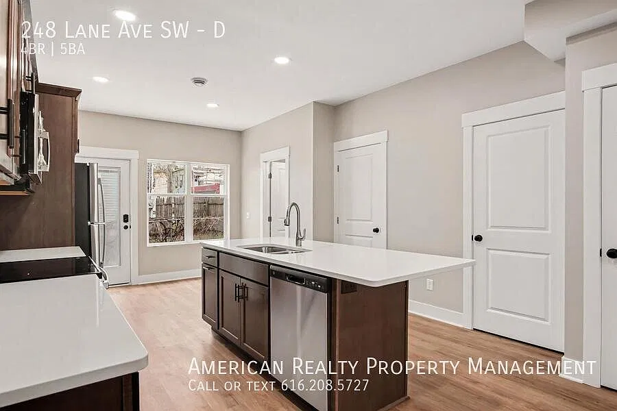 4 bed, 4.5 bath, 2448 sqft, $3,300 — Photo 3