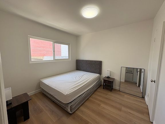 5th image of 1103 S Hobart Blvd #2