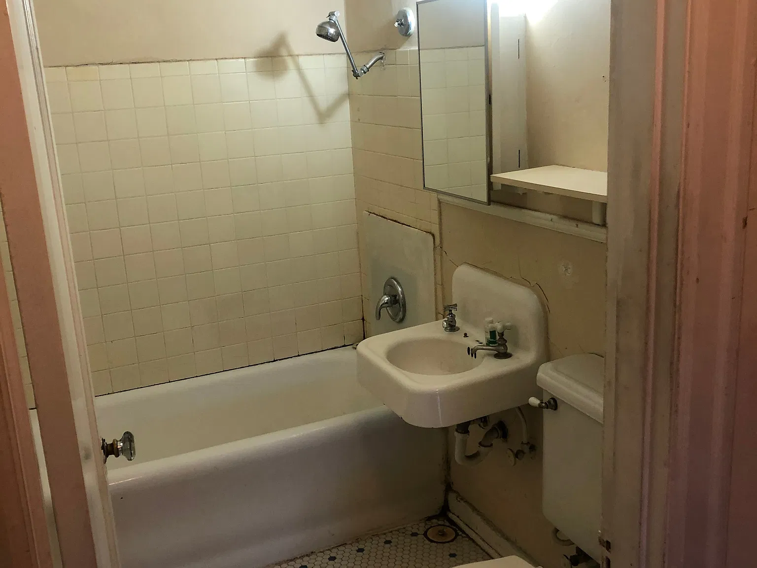 1 bed, 880 sqft, $1,650 — Photo 2