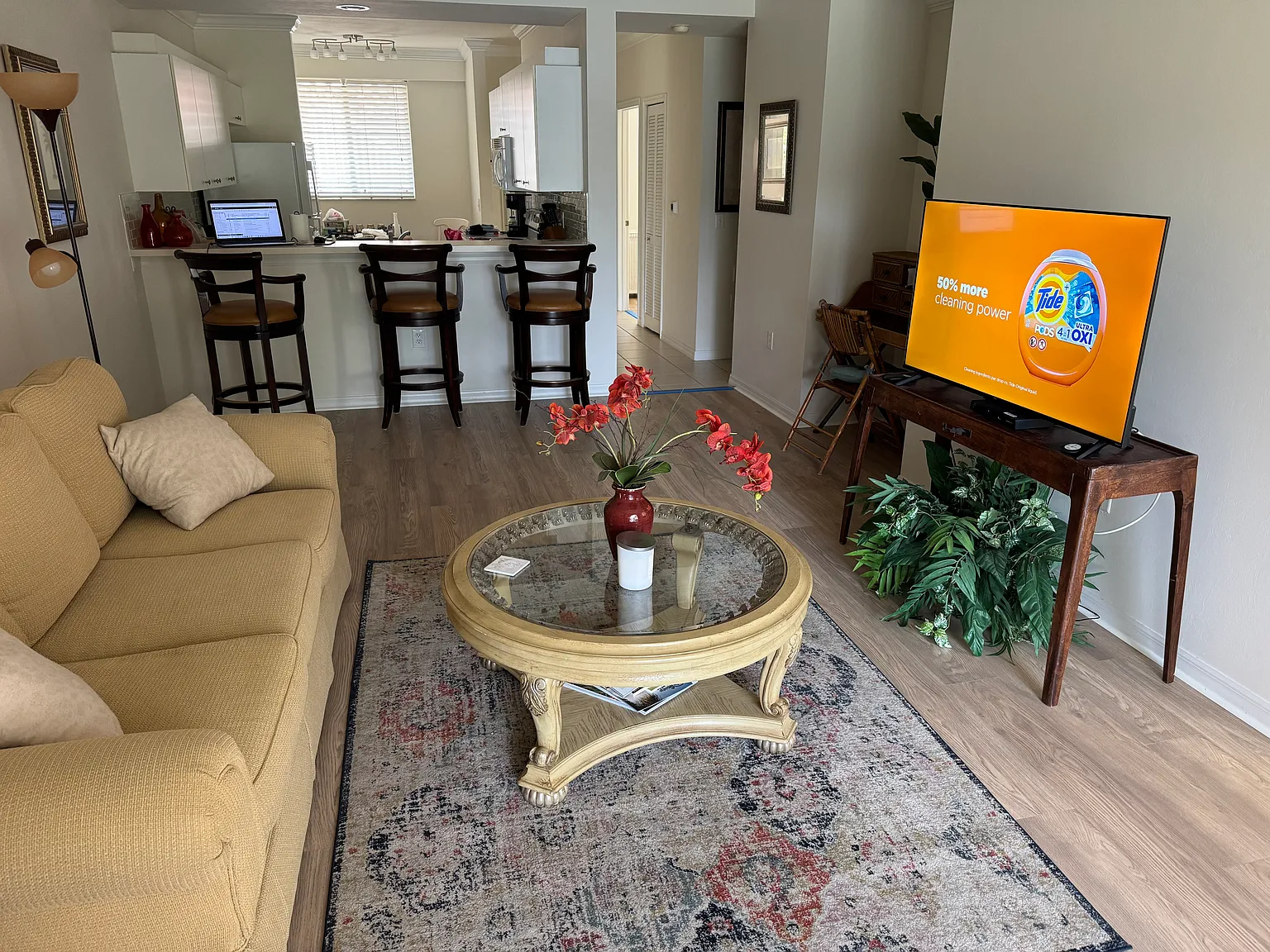 2 bed, 1115 sqft, $2,100 — Photo 2