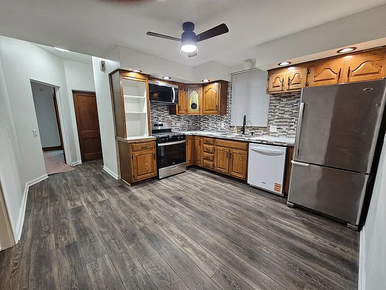 6135 S Massasoit Ave #1 — Photo 7
