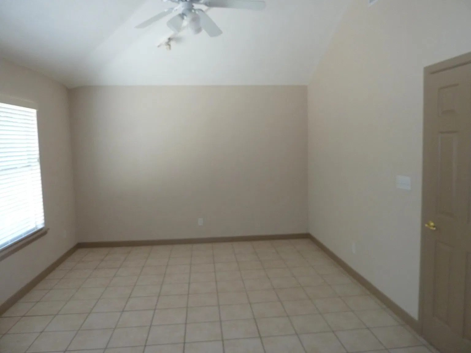 3 bed, 1817 sqft, $2,100 — Photo 2
