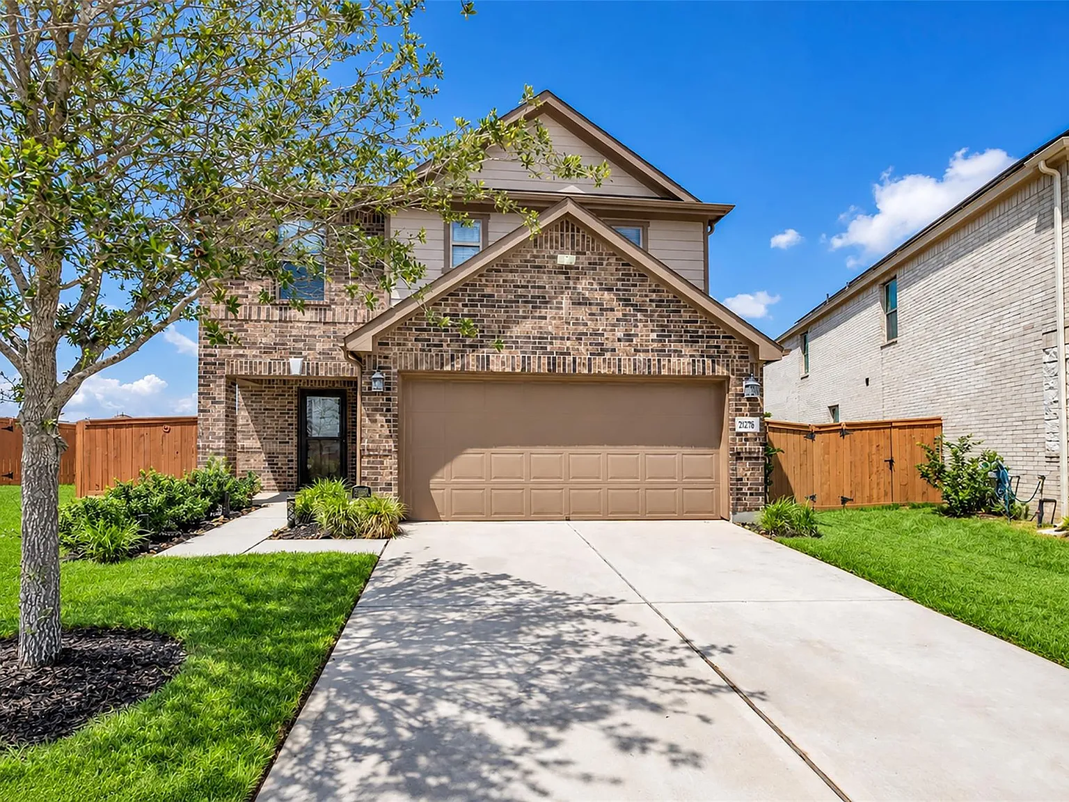 3 bed, 2.5 bath, 2230 sqft, $2,950 — Photo 2