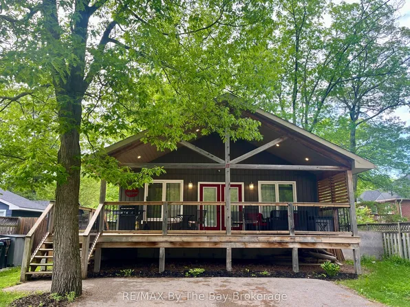 12 5th Ln, Wasaga Beach, ON L9Z 2E9
