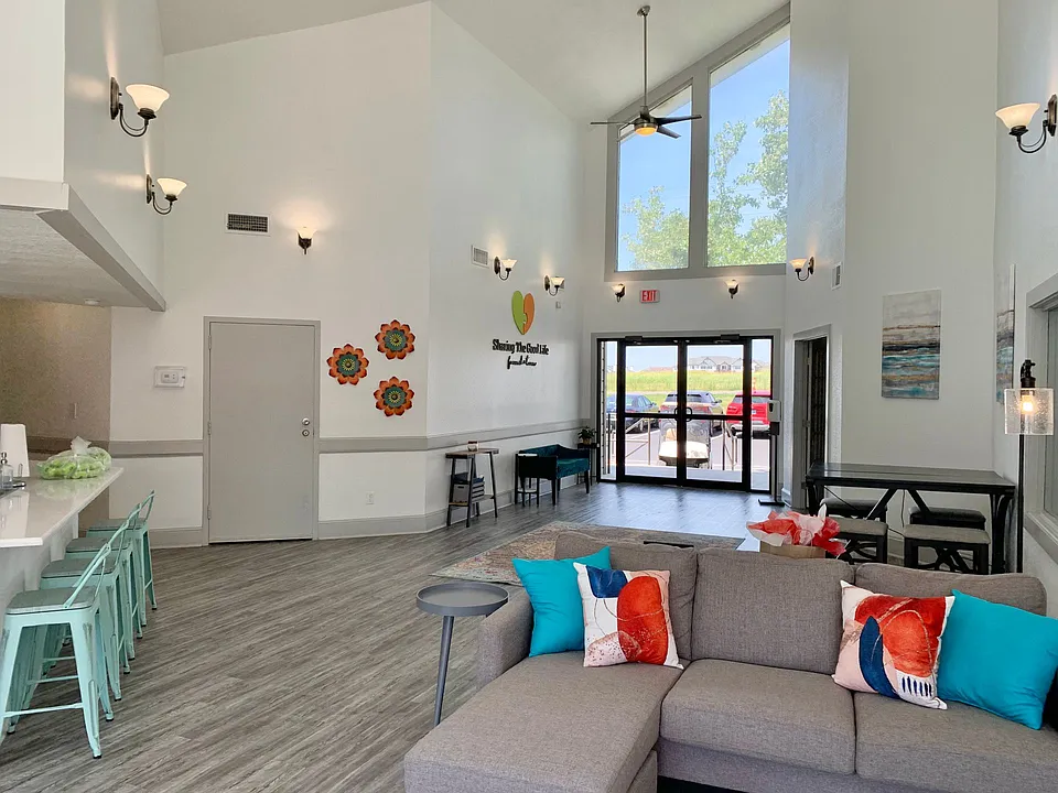 Quail Hollow Apartments