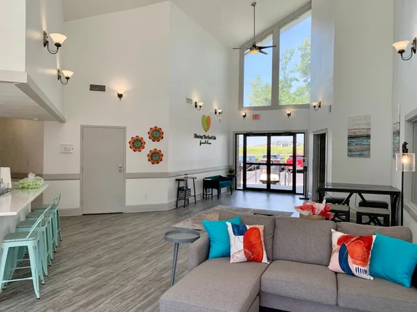 Quail Hollow Apartments