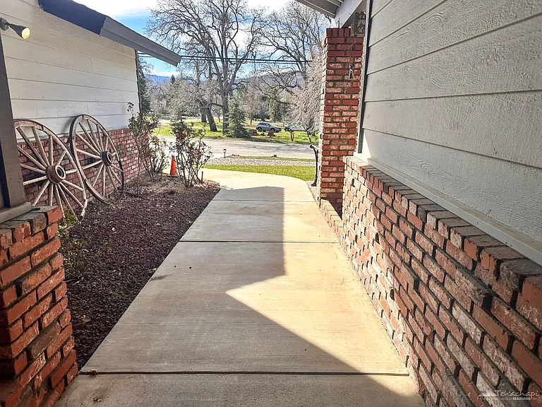 28301 Bear Valley Rd — Photo 20