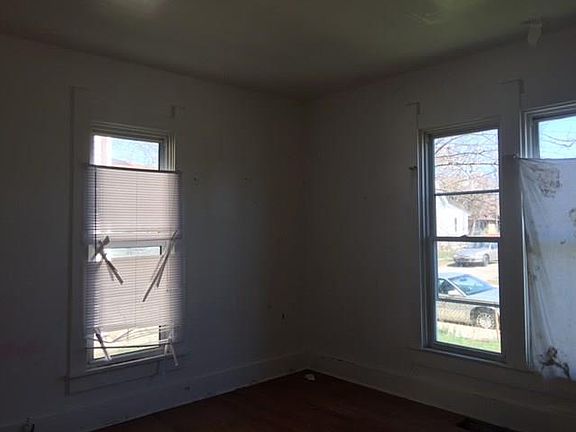 2nd image of 1424 Dawson St