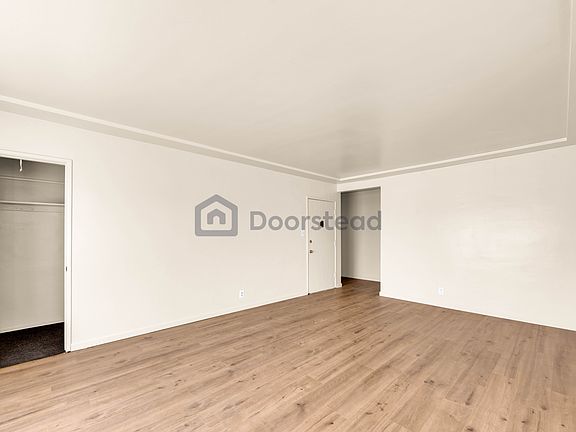 3rd image of 602 N Manhattan Pl APT 2