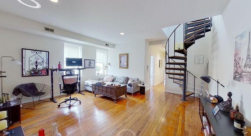 1st image of 1004 Pine St APT 3R