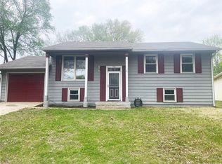 406 Holiday Dr, Lansing, KS 66043