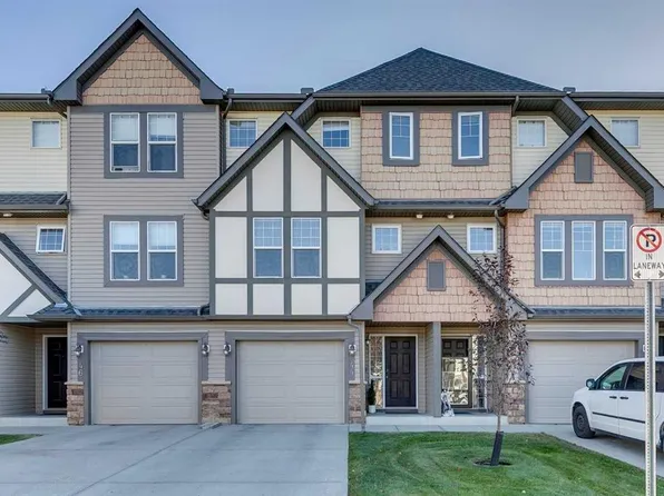 44 W Everridge Cmn SW, Calgary, AB T2Y 5G9