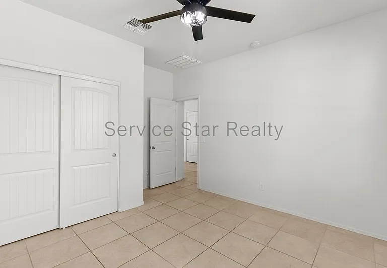 7309 S 12th Dr — Photo 4