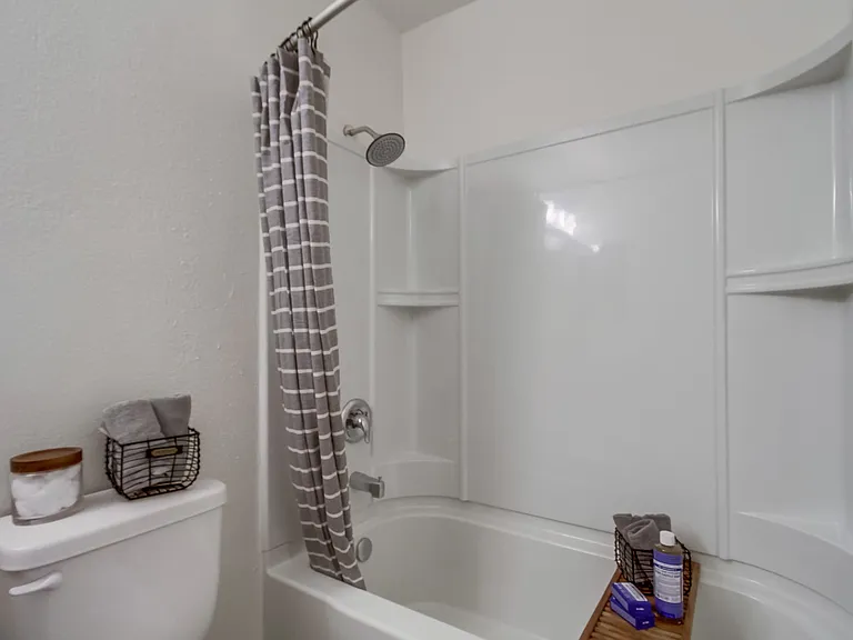 Mesa Vista Apartment Homes — Photo 18