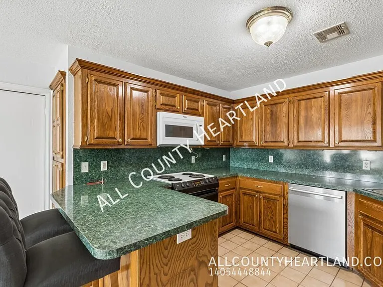 8801 Scirocco Cir — Photo 6