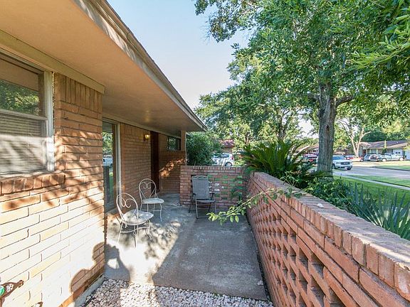 3rd image of 10303 Carlow Ln
