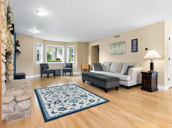 N60W23727 Juniper LANE, Sussex, WI 53089