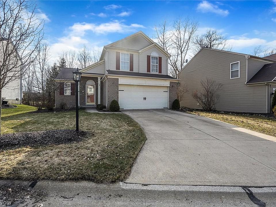 1st image of 696 Canterbury Ln