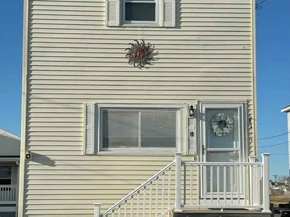 10 Liberty St, Salisbury, MA 01952