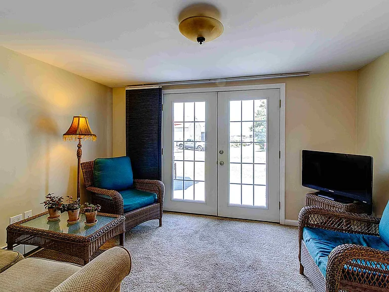 262 Riverside St — Photo 8