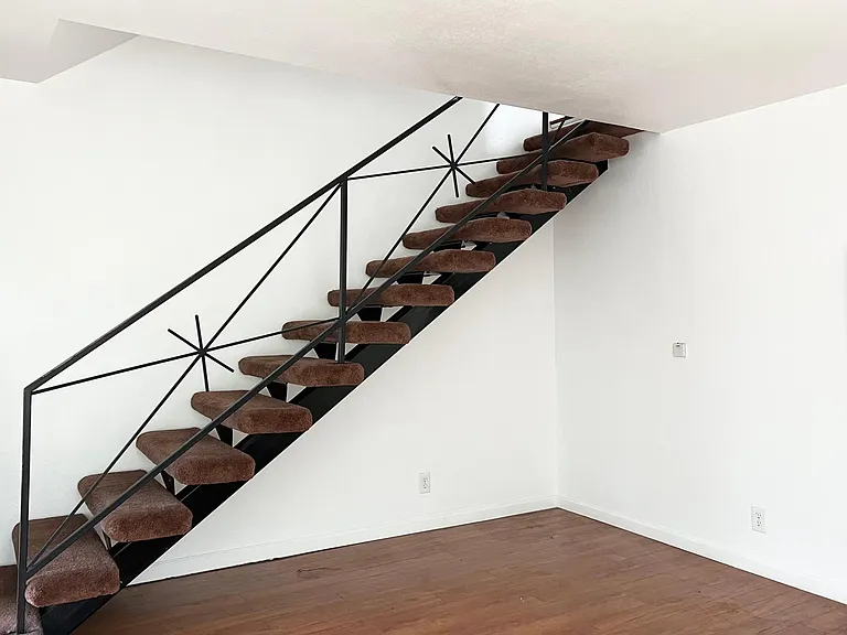146 Montana Ave — Photo 2