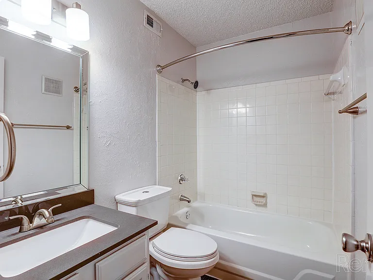 Embry Apartment Homes — Photo 9