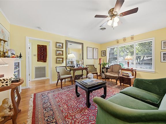 4th image of 1703 S Day St