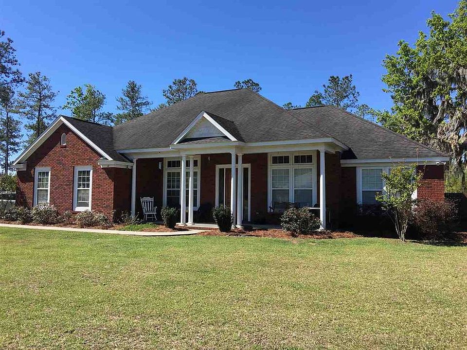 Big yard, mature landscaping