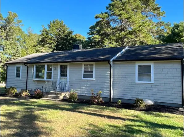 221 Crockers Neck Rd, Cotuit, MA 02635