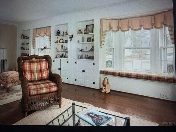 2nd image of 48 Eagle St
