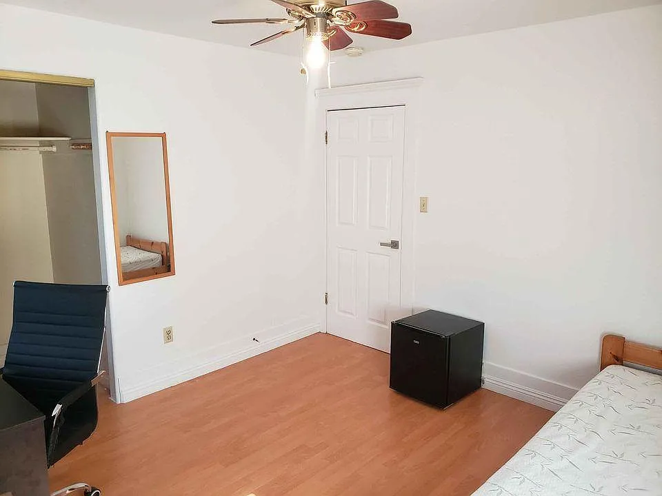 1 bed, 2300 sqft, $975 — Photo 3